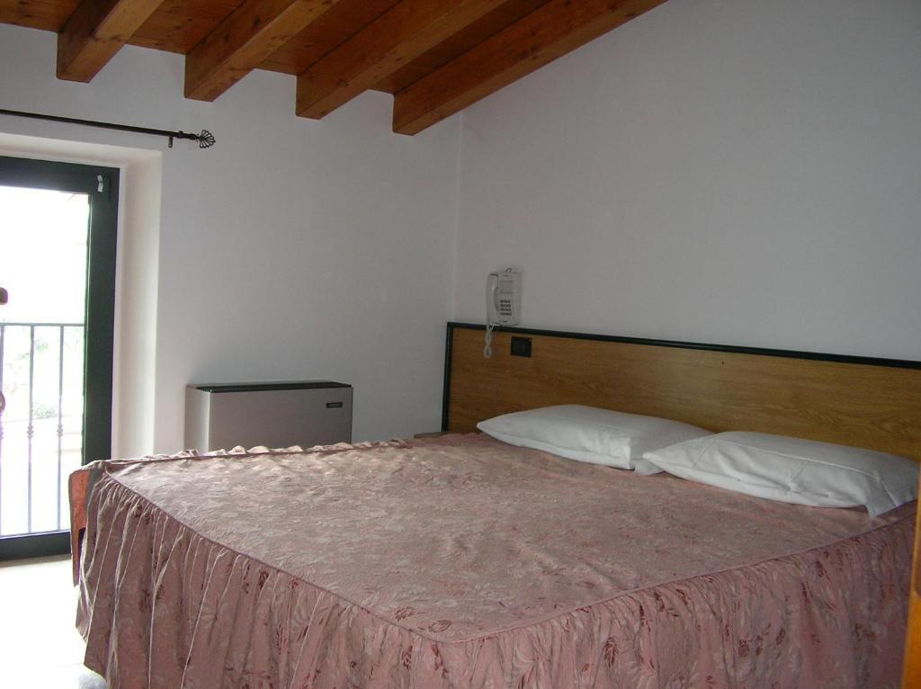 Hotel La Pergola Moniga del Garda Quarto foto